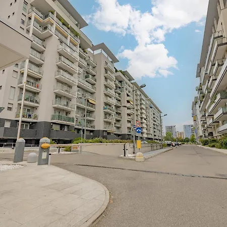 Skyline Milano-terrazza E Box Auto Esclusivo Milão
