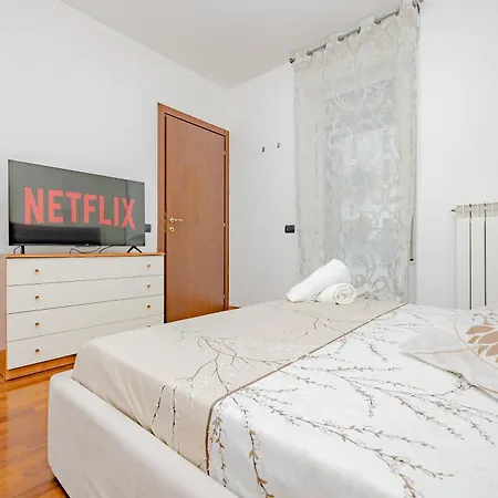 Skyline Milano-terrazza E Box Auto Esclusivo Apartamento Milão