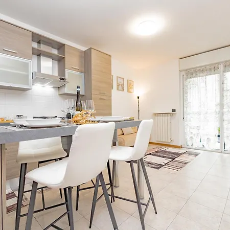 Apartamento Skyline Milano-terrazza E Box Auto Esclusivo Milão