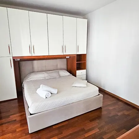 Daire Skyline Milano-terrazza E Box Auto Esclusivo Milano